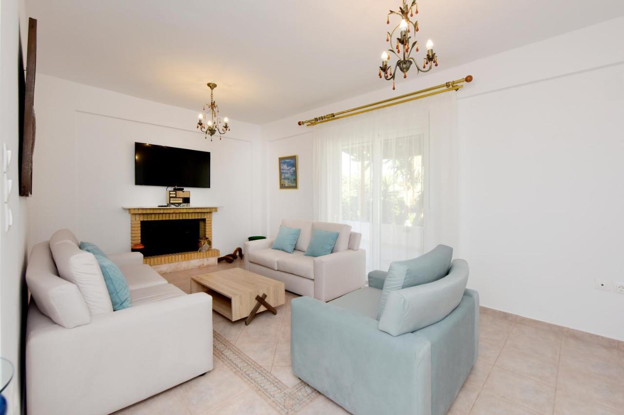 Villa Irilena - 4Bdr Beach House 根纳迪 外观 照片