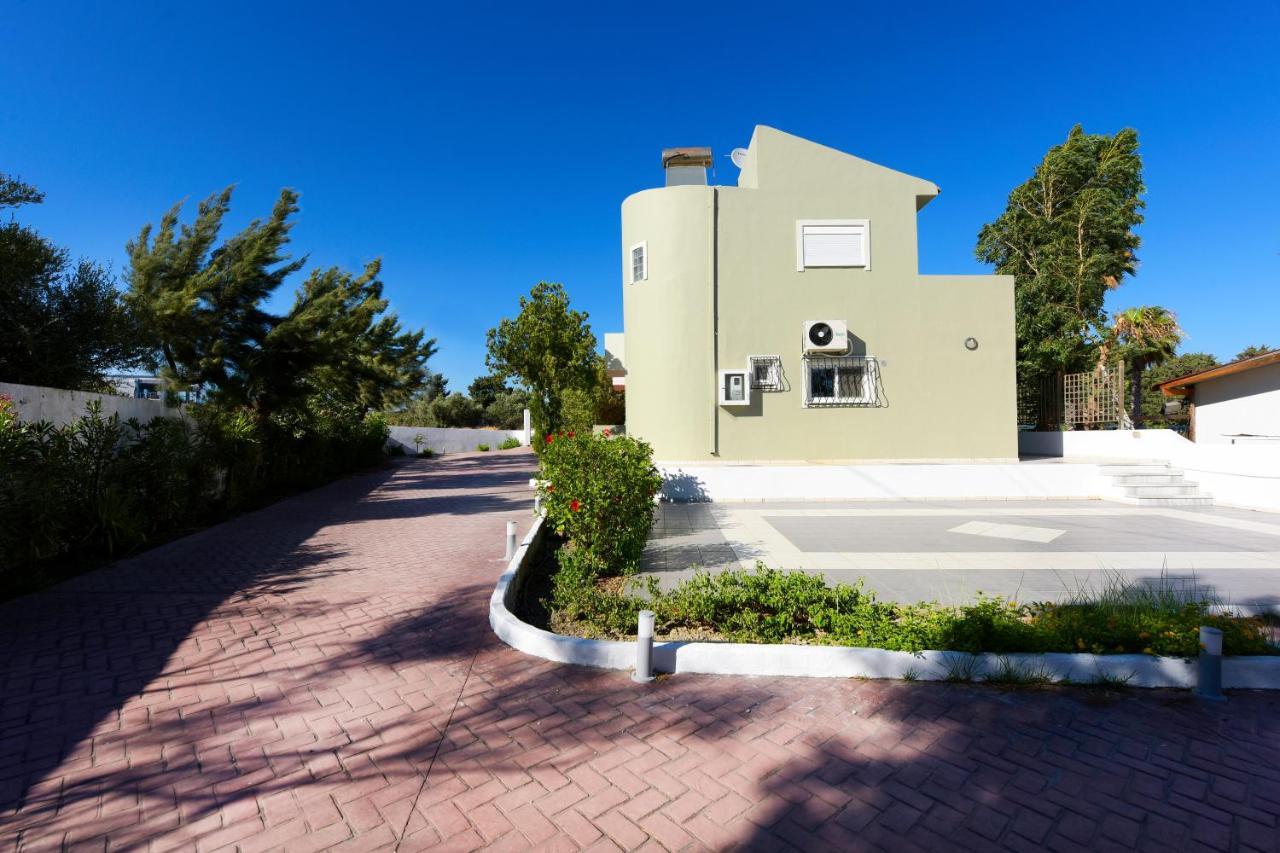 Villa Irilena - 4Bdr Beach House 根纳迪 外观 照片